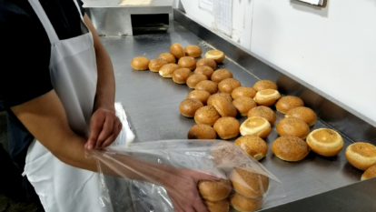 La Fabrique - Manual Bread Packing 